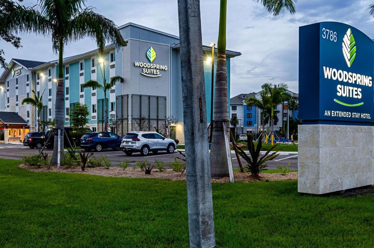 Woodspring Suites Naples Golden Gate Exterior foto